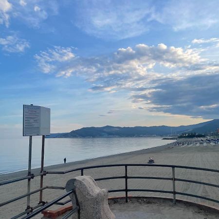 Готель Due Passi Dal Mare Савона Екстер'єр фото